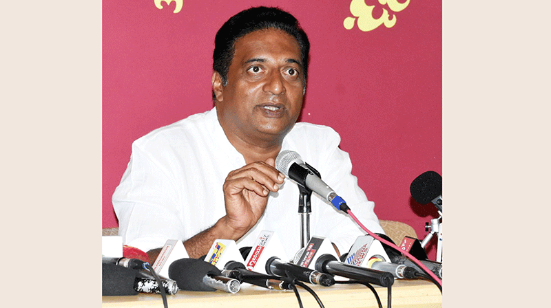 ಆಡಳಿತ ಪಕ್ಷವು ಸಿದ್ಧಾಂತದ ಬಗ್ಗೆ ಅಲ್ಲ, ಆಡಳಿತದ ಬಗ್ಗೆ ಮಾತನಾಡಬೇಕು: ಪ್ರಕಾಶ್ ರೈ