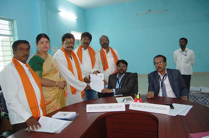 ಬಾಗೇಪಲ್ಲಿ: ಬಿಜೆಪಿ ಅಭ್ಯರ್ಥಿ ನಟ ಪಿ.ಸಾಯಿಕುಮಾರ್ ನಾಮಪತ್ರ ಸಲ್ಲಿಕೆ