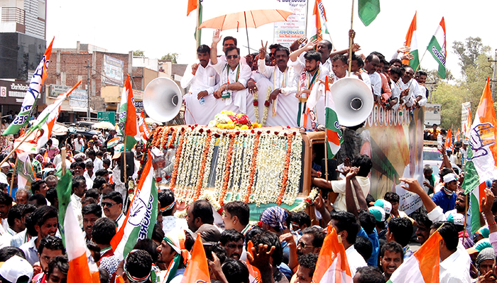 ಗಂಗಾವತಿ: ಕಾಂಗ್ರೆಸ್ ಅಭ್ಯರ್ಥಿ ಶಾಸಕ ಇಕ್ಬಾಲ್ ಅನ್ಸಾರಿ ನಾಮಪತ್ರ ಸಲ್ಲಿಕೆ