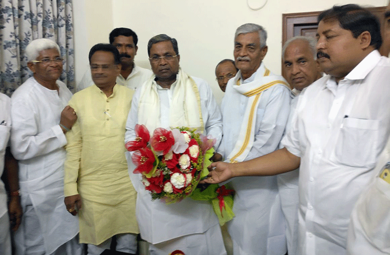 ರಾಯಣ್ಣ ಬ್ರಿಗೇಡ್ ರಾಜ್ಯಾಧ್ಯಕ್ಷ, ಮಾಜಿ ಸಂಸದರಾದ ಕೆ. ವಿರೂಪಾಕ್ಷಪ್ಪ, ಶಿವರಾಮಗೌಡ ಕಾಂಗ್ರೆಸ್ ಸೇರ್ಪಡೆ