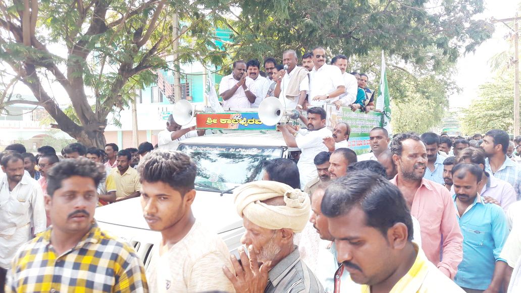 ಮದ್ದೂರು: ಕೆ.ಹೊನ್ನಲಗೆರೆಯಲ್ಲಿ ಎಚ್.ಡಿ.ಕುಮಾರಸ್ವಾಮಿ ರೋಡ್ ಶೋ