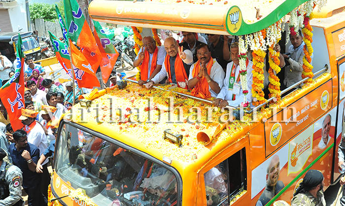 ದಾವಣಗೆರೆ: ಬಿಜೆಪಿ ಅಭ್ಯರ್ಥಿಗಳ ಪರ ಅಮಿತ್ ಶಾ ರೋಡ್ ಶೋ