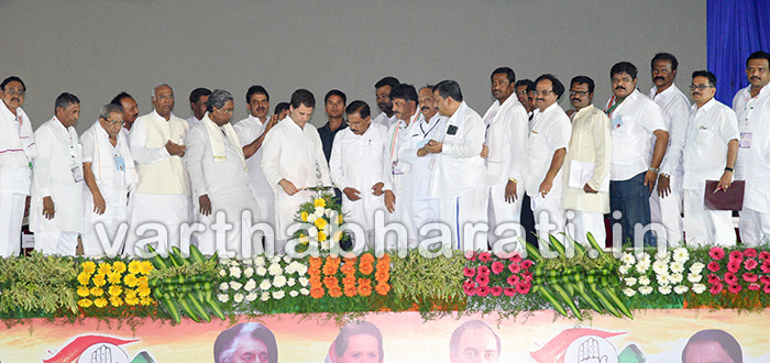 ದ್ವೇಷ ತುಂಬಿರುವ ಖಾಕಿ ಚಡ್ಡಿ, ದೊಣ್ಣೆಯಿಂದ ದೇಶ ನಡೆಸಲು ಸಾಧ್ಯವಿಲ್ಲ: ರಾಹುಲ್ ಗಾಂಧಿ