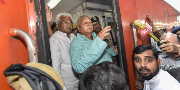 ಬೇಡವೆಂದು ಗೋಗರೆದರೂ ಲಾಲೂ ಪ್ರಸಾದ್ ರನ್ನು ಬಿಡುಗಡೆಗೊಳಿಸಿದ ಆಸ್ಪತ್ರೆ!