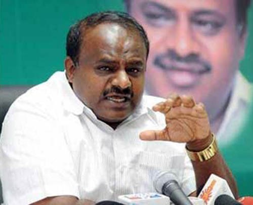 ಮುಖ್ಯಮಂತ್ರಿ ಸಿದ್ದರಾಮಯ್ಯ ‘ಪೆಗ್’ ಹಾಕಿದವರಂತೆ ಮಾತನಾಡುತ್ತಾರೆ: ಕುಮಾರಸ್ವಾಮಿ