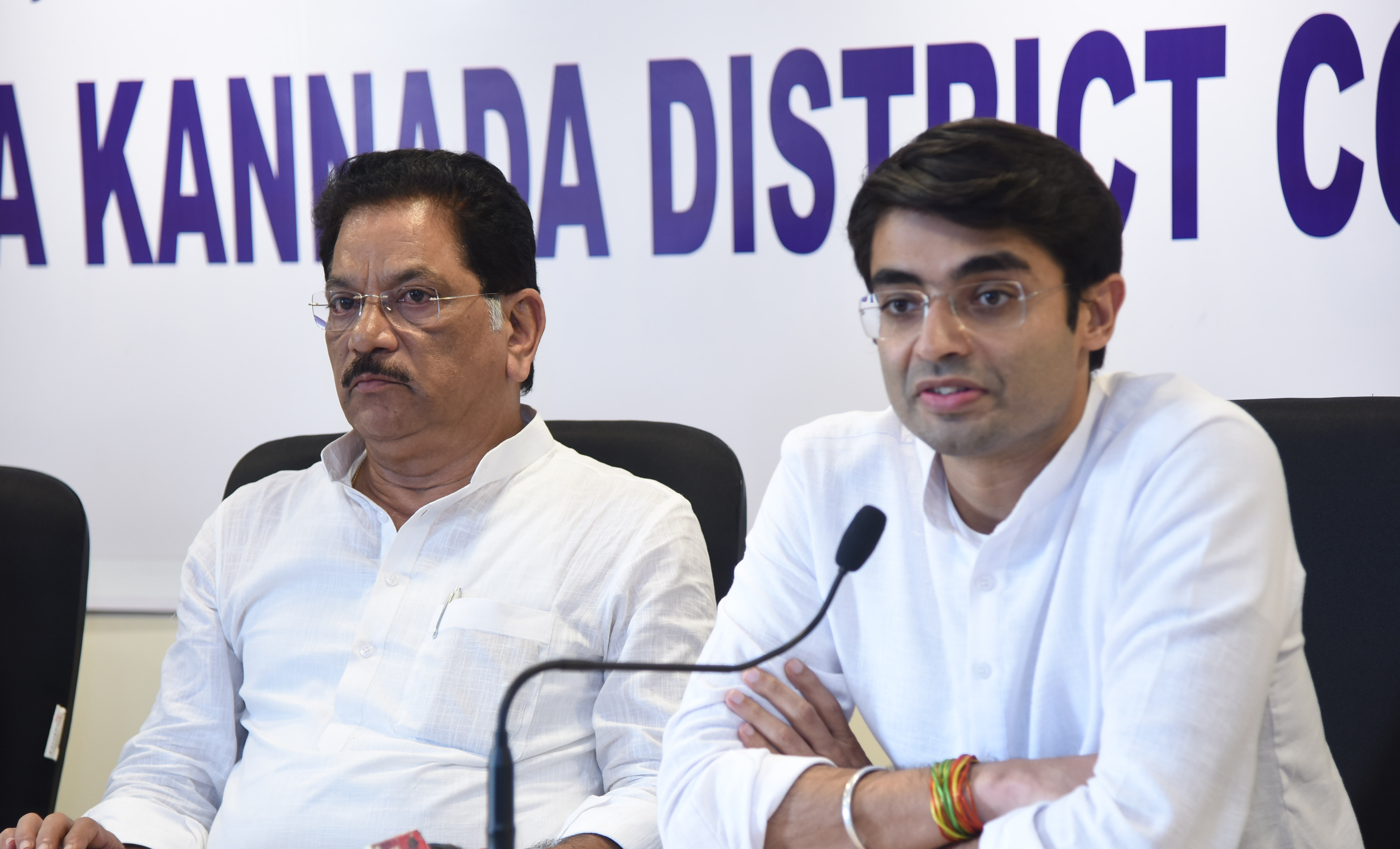 ಅಡ್ವಾಣಿಗೆ ಕಿಂಚಿತ್ತೂ ಗೌರವ ನೀಡದ ಪ್ರಧಾನಿ ಮೋದಿ ದೇವೇಗೌಡರನ್ನು ಹೊಗಳಿದ್ದೇಕೆ ?