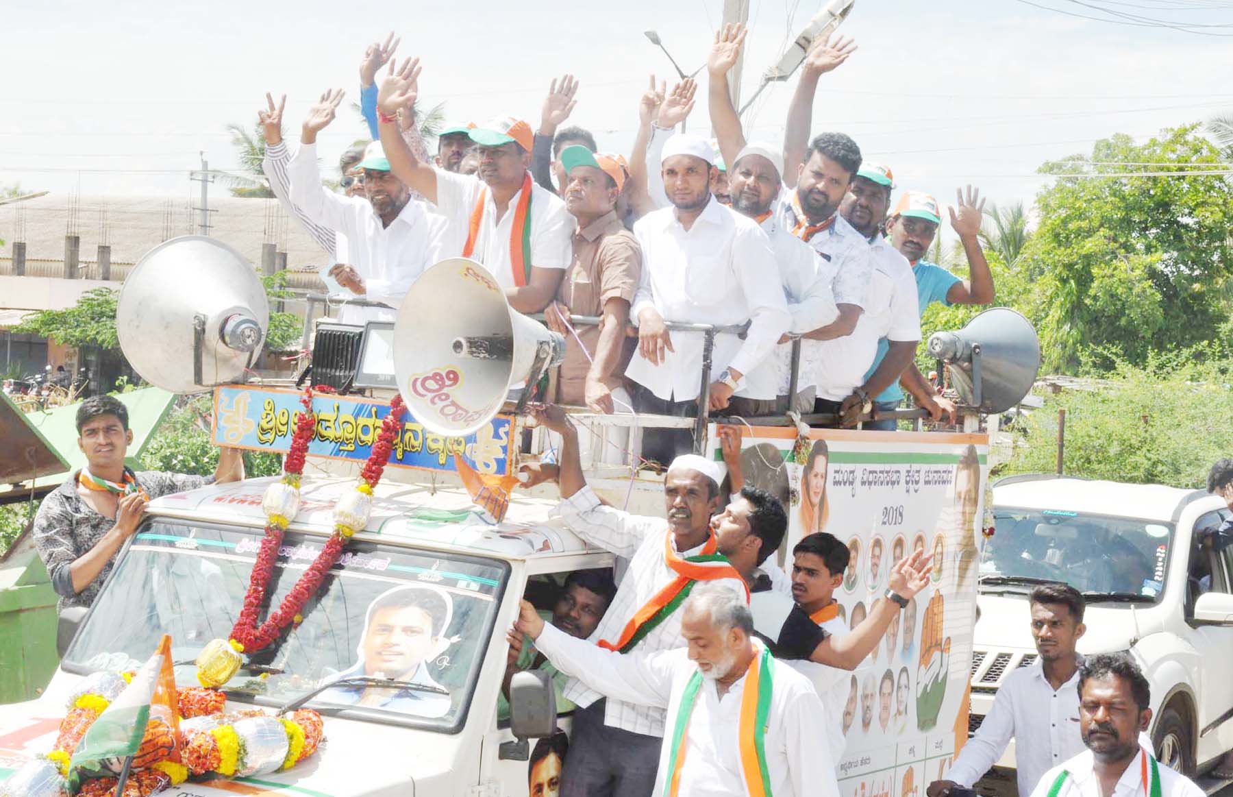 ಮಂಡ್ಯ: ಜಿಲ್ಲೆಯ ವಿವಿಧೆಡೆ ರೋಡ್ ಶೋ ಮೂಲಕ ಬಿರುಸಿನ ಪ್ರಚಾರ