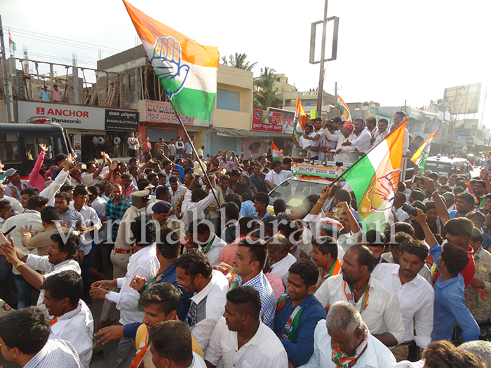 ಮೈಸೂರು: ಚಾಮುಂಡೇಶ್ವರಿಯಲ್ಲಿ ಮುಖ್ಯಮಂತ್ರಿ ಸಿದ್ದರಾಮಯ್ಯ ಮತಯಾಚನೆ