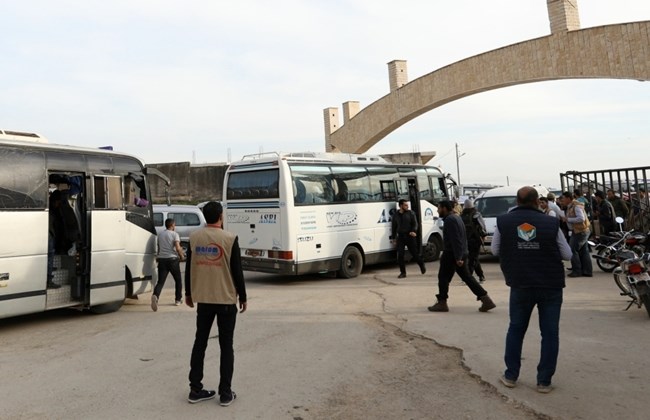 ಡಮಾಸ್ಕಸ್ ಹೊರವಲಯದ ಪಟ್ಟಣಗಳನ್ನು ತೊರೆಯುತ್ತಿರುವ ಬಂಡುಕೋರರು