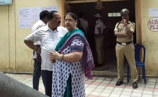 ಬೆಂಗಳೂರಿನ ಬೂತ್ ಒಂದರಲ್ಲಿ ಯಾವುದೇ ಗುಂಡಿ ಒತ್ತಿದರೂ ಕಮಲಕ್ಕೆ ಮತ