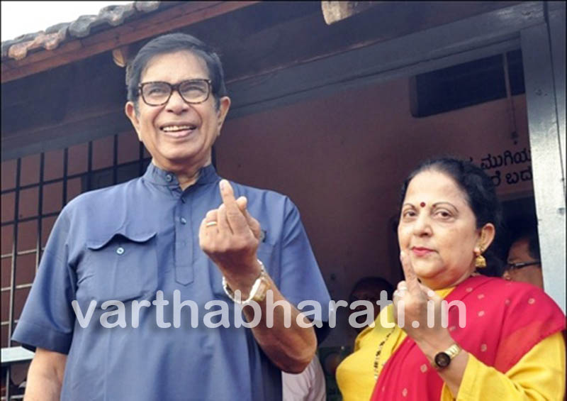 ಆಸ್ಕರ್, ಪ್ರಮೋದ್, ಪೇಜಾವರ ಶ್ರೀ ಸಹಿತ ಗಣ್ಯರಿಂದ ಮತದಾನ