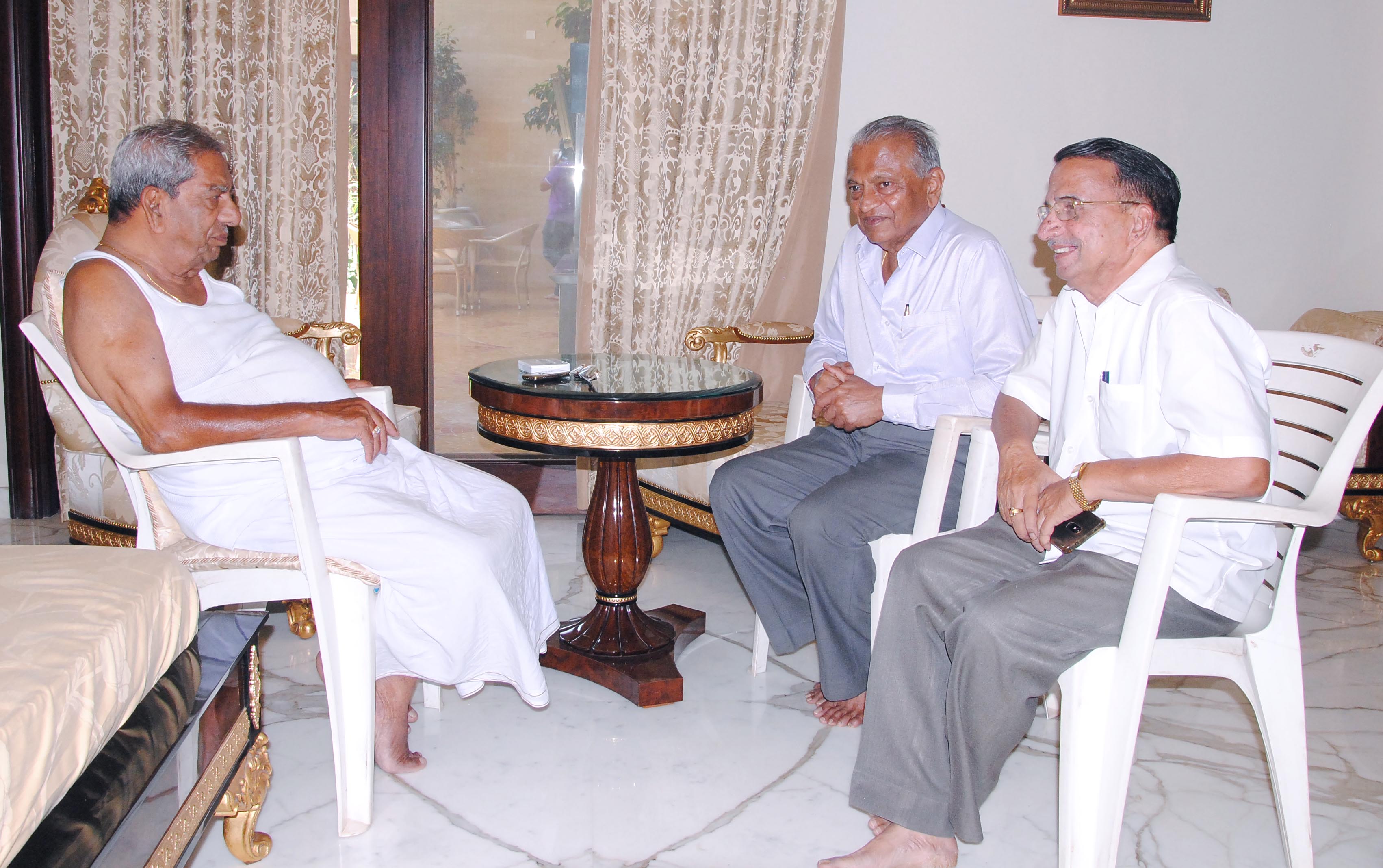 ದಾವಣಗೆರೆ: ಚುನಾವಣಾ ಪ್ರಚಾರ, ಅವಿಶ್ರಾಂತ ತಿರುಗಾಟಗಳ ನಂತರ ಅಭ್ಯರ್ಥಿಗಳ ರಿಲ್ಯಾಕ್ಸ್ ಮೂಡ್‍