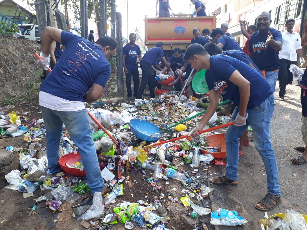 ಪುತ್ತೂರು: ಕೆಸ್ಸಾರ್ಟಿಸಿ ಬಸ್ಸು ನಿಲ್ದಾಣದಲ್ಲಿ ಸ್ವಚ್ಚತಾ ಅಭಿಯಾನ
