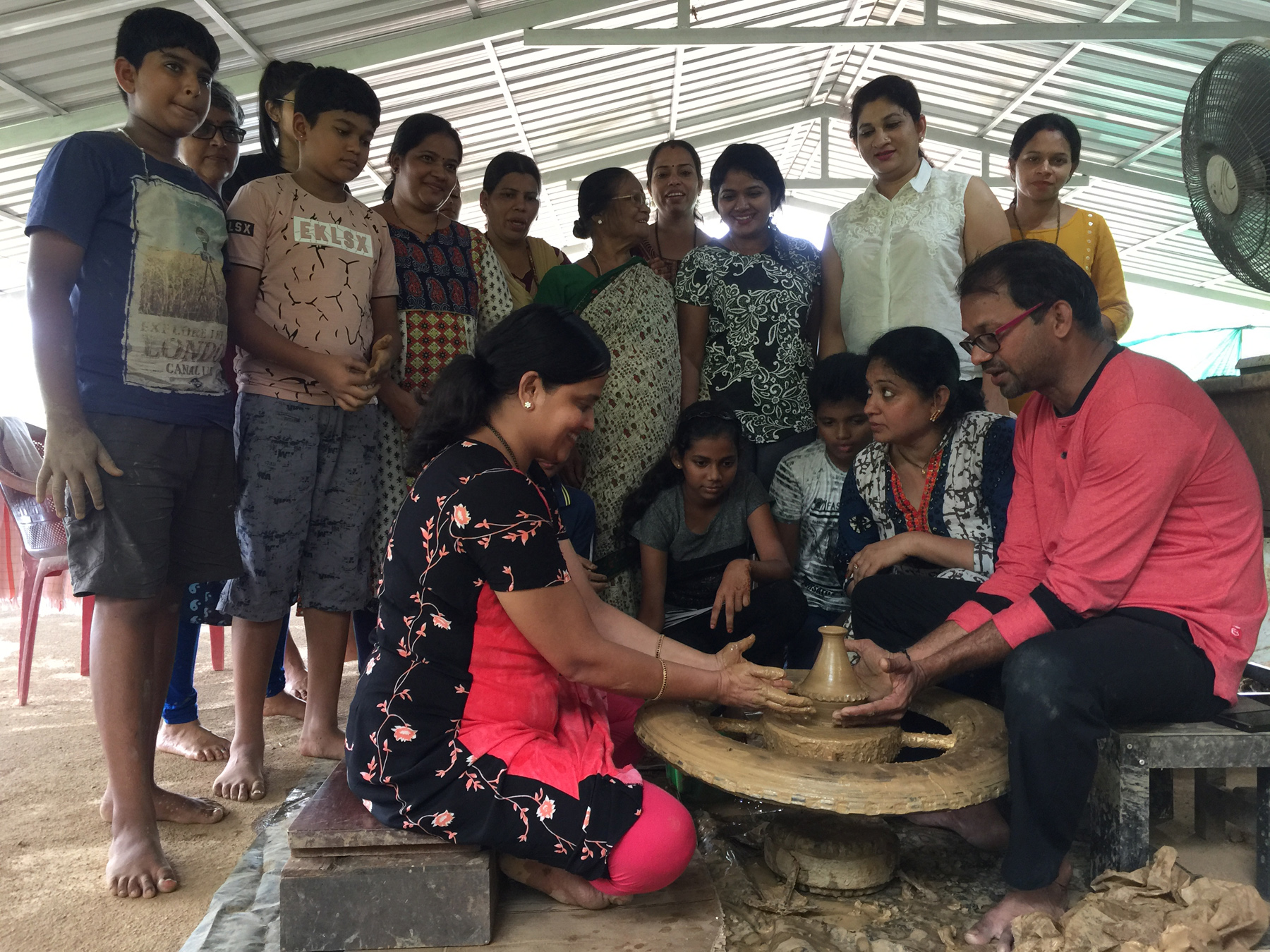 ಫಲಿಮಾರಿನಲ್ಲಿ ಕುಂಬಾರಿಕೆ ಕಲಾ ಶಿಬಿರ: ಉತ್ಸಾಹದಲ್ಲಿ ಪಾಲ್ಗೊಂಡ ಮಹಿಳೆಯರು