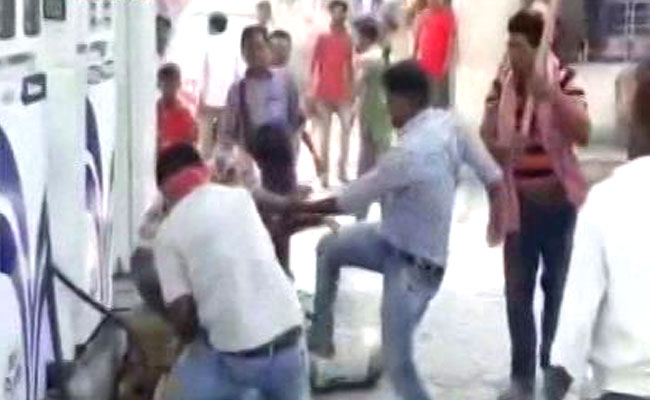 ಪಶ್ಚಿಮ ಬಂಗಾಳ ಪಂಚಾಯತ್ ಚುನಾವಣೆಯಲ್ಲಿ ವ್ಯಾಪಕ ಹಿಂಸಾಚಾರ : 3 ಬಲಿ, ಹಲವರಿಗೆ ಗಾಯ