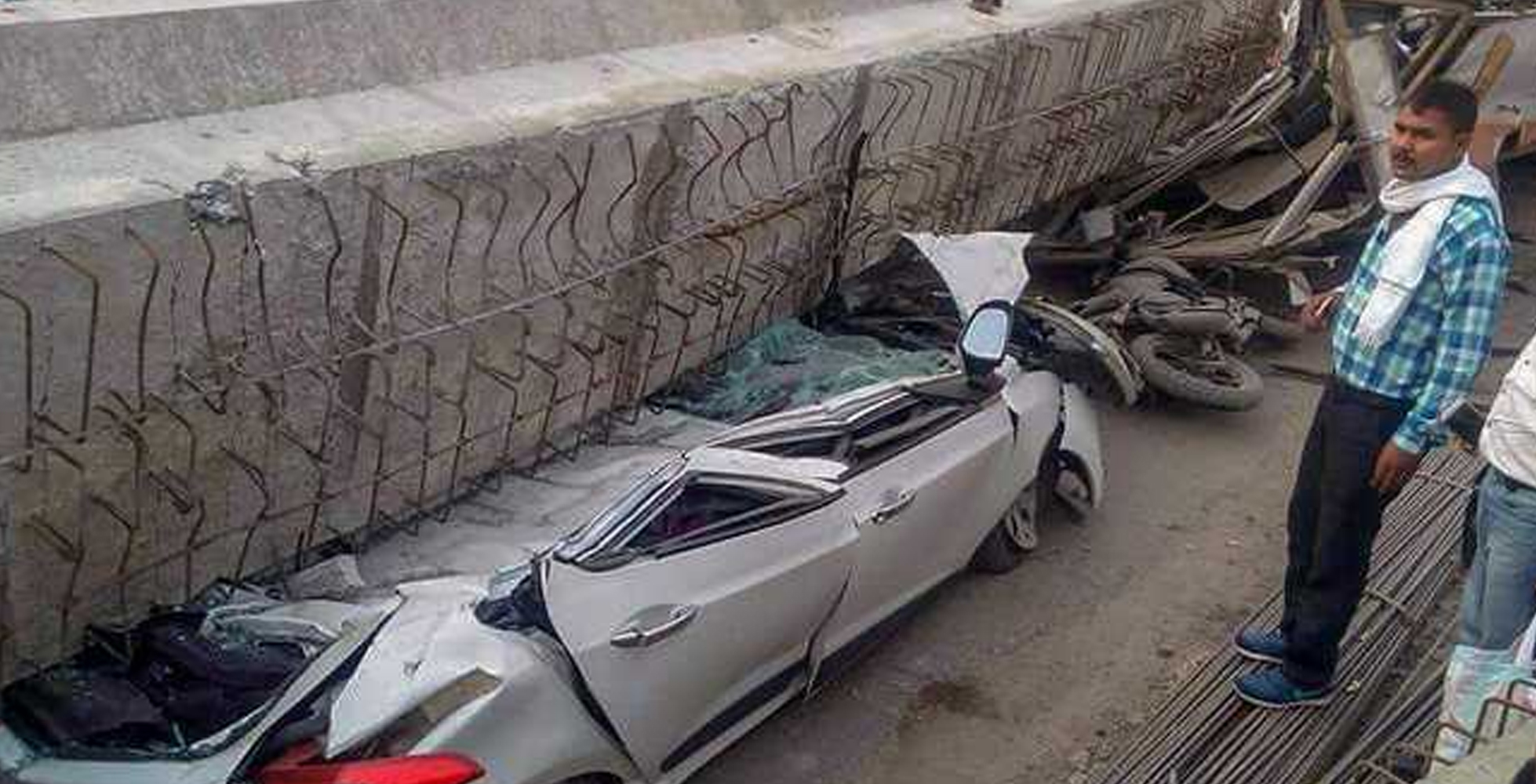 ವಾರಣಾಸಿ ಫ್ಲೈಓವರ್ ಕುಸಿತ ಘಟನೆ: ಮರಣೋತ್ತರ ಪರೀಕ್ಷೆಗೆ ಲಂಚ ಕೇಳಿದ ಆಸ್ಪತ್ರೆ