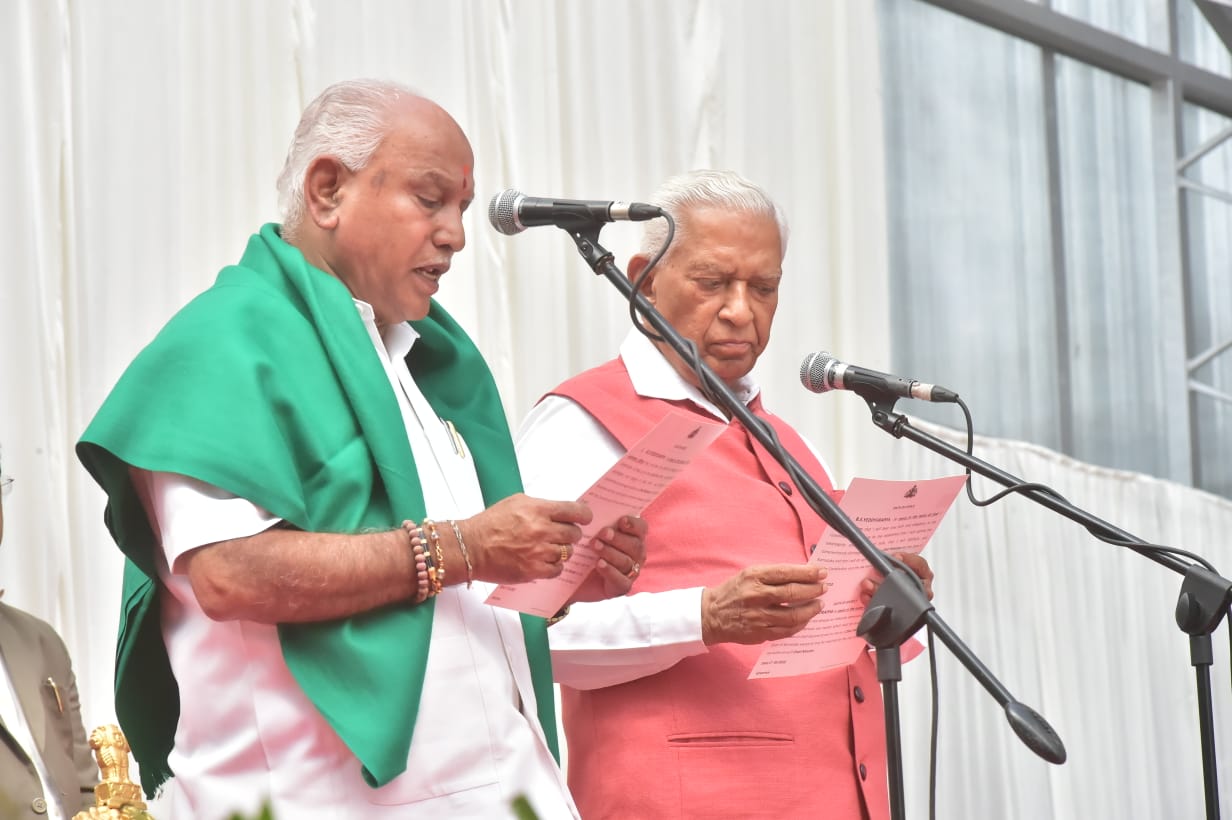 ರೈತರ ಹೆಸರಿನಲ್ಲಿ ಯಡಿಯೂರಪ್ಪ ಪ್ರಮಾಣ ವಚನ ಸ್ವೀಕಾರ