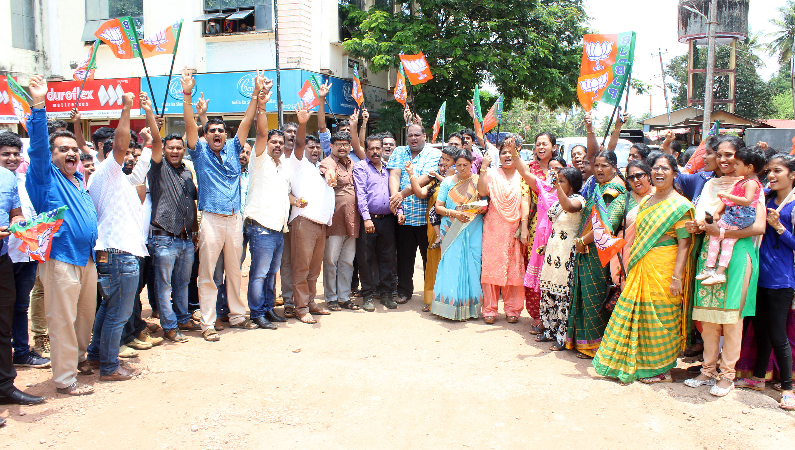 ಮುಖ್ಯಮಂತ್ರಿಯಾಗಿ ಯಡಿಯೂರಪ್ಪ: ಸಂಭ್ರಮಾಚರಣೆ