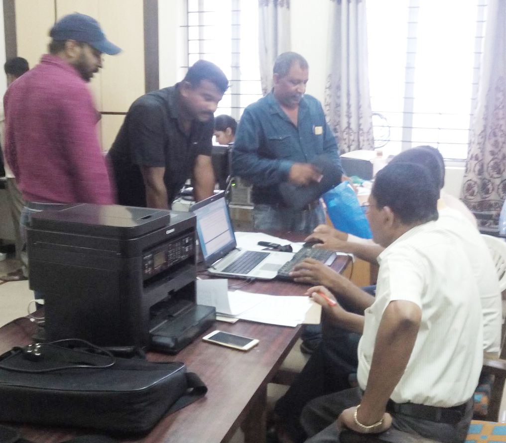 ಪೊಲೀಸ್ ಸಿಬ್ಬಂದಿಯಿಂದ ಲಂಚ ಪಡೆಯುತ್ತಿದ್ದಾಗ ಎಸಿಬಿ ಬಲೆಗೆ ಬಿದ್ದ ಮಡಿಕೇರಿ ಉಪ ತಹಶೀಲ್ದಾರ್