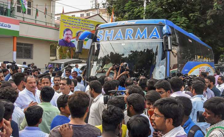 ಕಾಂಗ್ರೆಸ್-ಜೆಡಿಎಸ್ ಶಾಸಕರನ್ನು ಕರೆದೊಯ್ದ ಶರ್ಮಾ ಟ್ರಾವೆಲ್ಸ್ನ ಬಸ್ ಗಳು ಯಾರದ್ದು ಗೊತ್ತಾ?