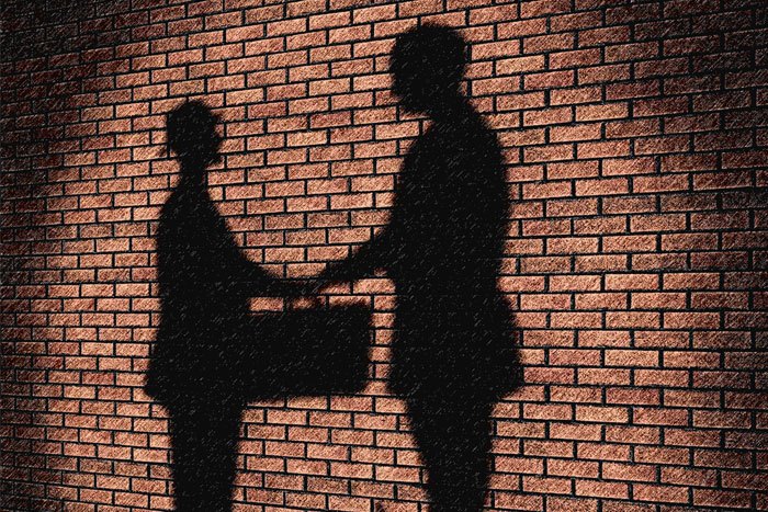 15 ಕೋಟಿ ಕೊಡೋಣಾ, ಇಲ್ಲಾಂದ್ರೆ ಕ್ಯಾಬಿನೆಟ್ ಮಿನಿಸ್ಟರ್ ಹುದ್ದೆ ಜೊತೆ 5 ಕೋಟಿ ಕೊಡೋಣಾ