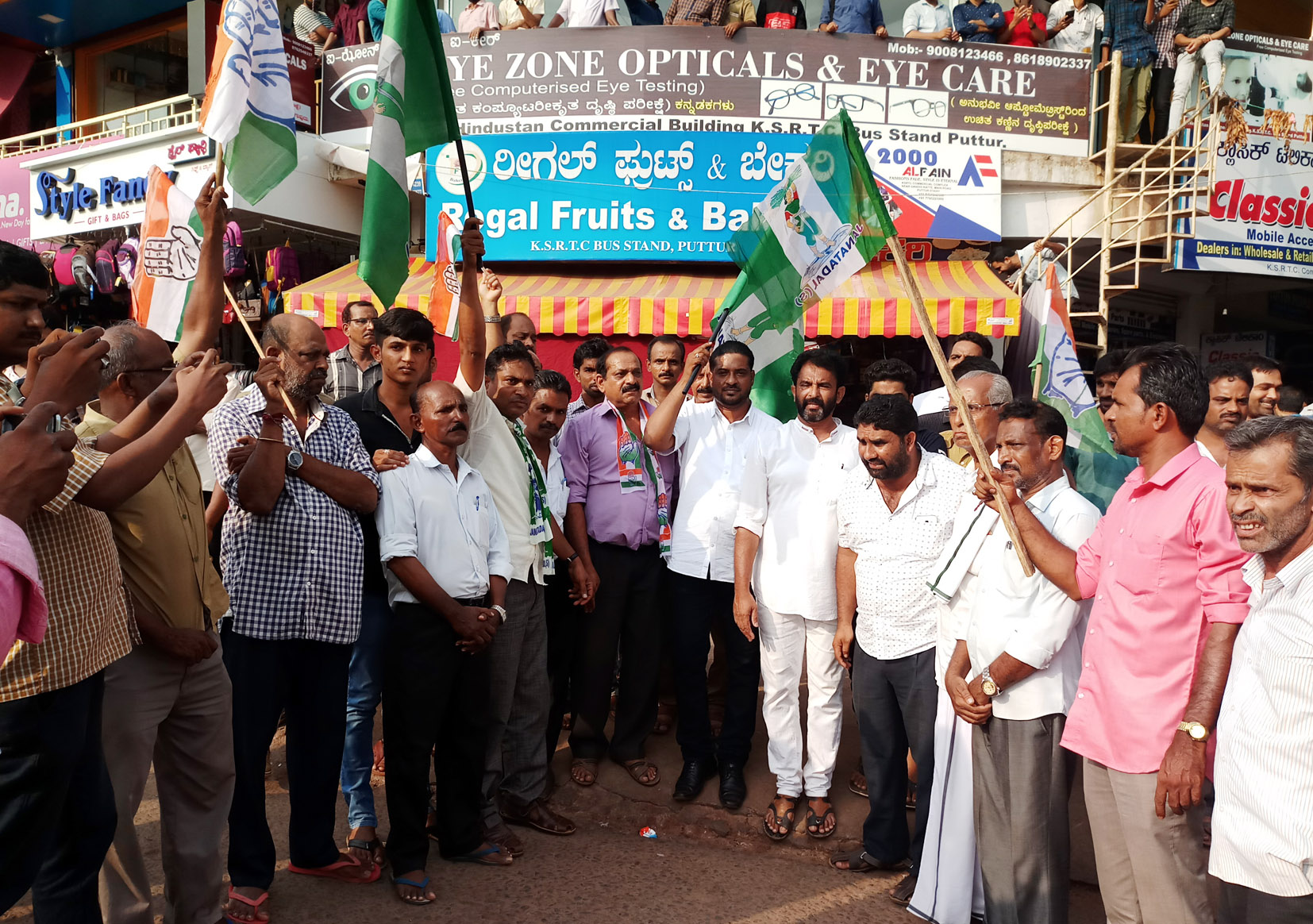 ಪುತ್ತೂರಿನಲ್ಲಿ ಕಾಂಗ್ರೆಸ್-ಜೆಡಿಎಸ್ ಸಂಭ್ರಮಾಚರಣೆ