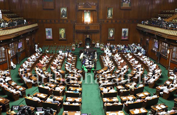 ವಿಧಾನಸಭೆಯ ಘನತೆಗೆ ಚ್ಯುತಿ ತರಬೇಡಿ: ಹಂಗಾಮಿ ಸ್ಪೀಕರ್ ಬೋಪಯ್ಯ
