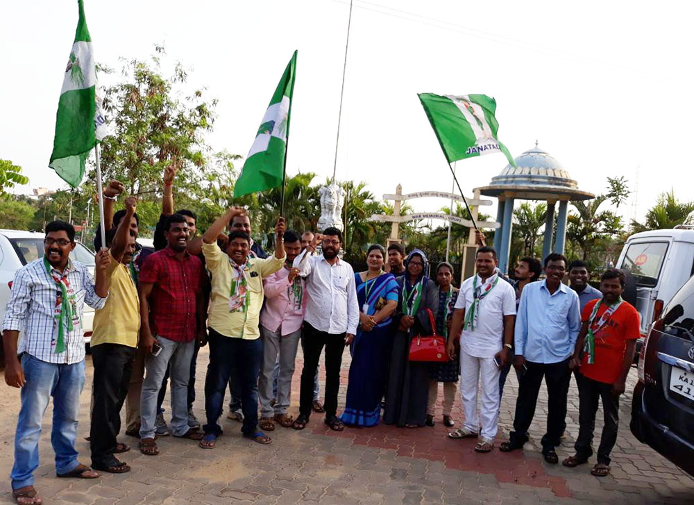 ಜೆಡಿಎಸ್, ಕಾಂಗ್ರೆಸ್ ಕಾರ್ಯಕರ್ತರಿಂದ ಸಂಭ್ರಮಾಚರಣೆ