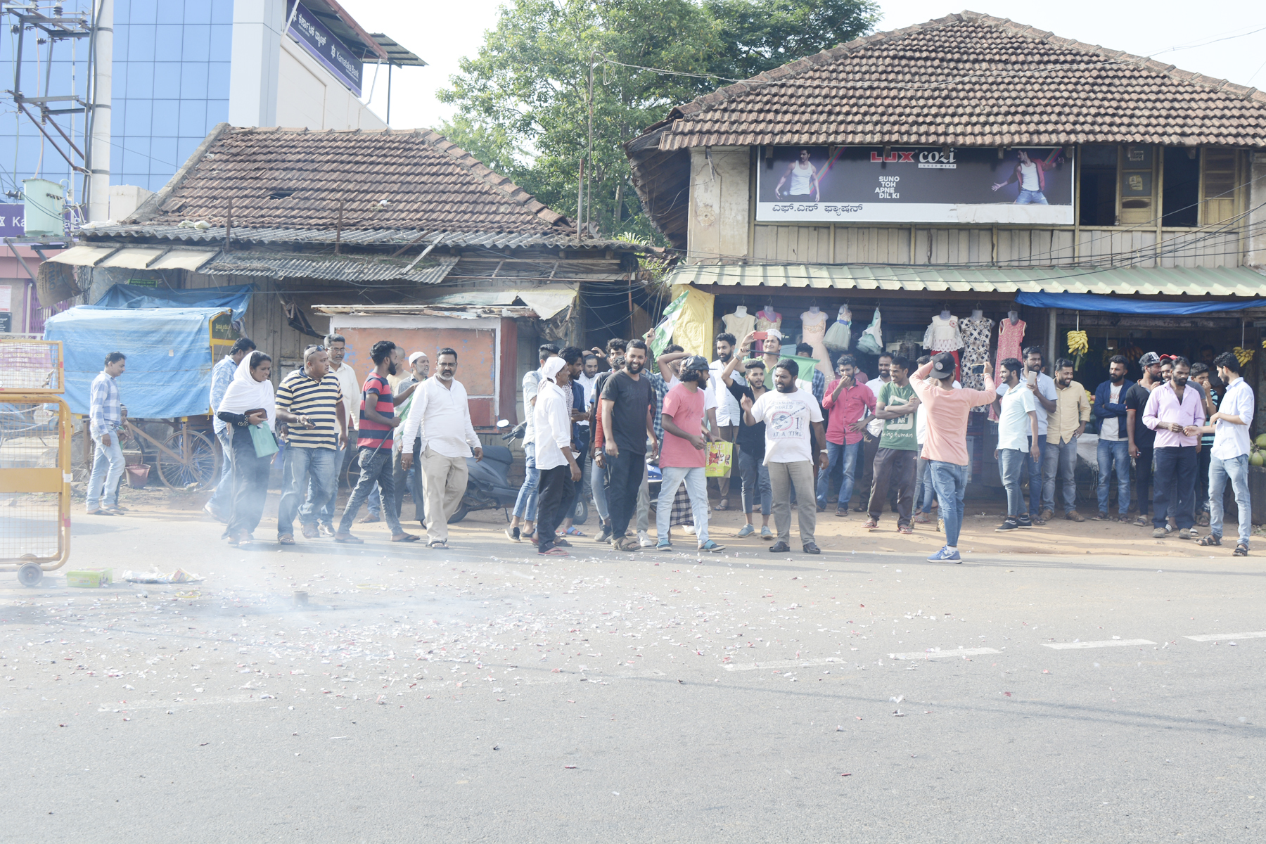 ಸುಂಟಿಕೊಪ್ಪ: ಜೆಡಿಎಸ್ ಕಾರ್ಯಕರ್ತರಿಂದ ಪಟಾಕಿ ಸಿಡಿಸಿ ಸಂಭ್ರಮಾಚರಣೆ