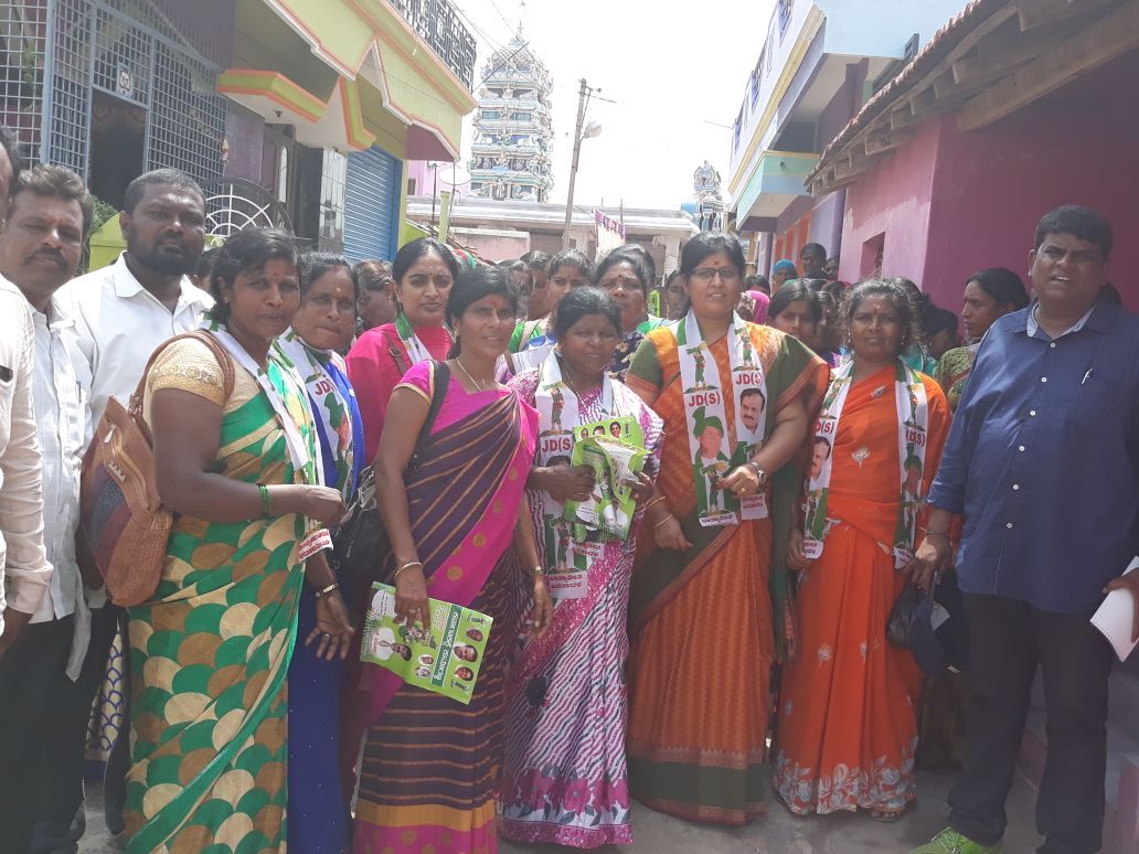 ಹನೂರು: ಜೆಡಿಎಸ್ ಅಭ್ಯರ್ಥಿ ಪರ ಮತಯಾಚನೆ