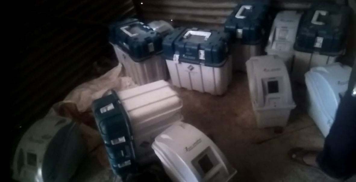 ವಿಜಯಪುರ: ಹೆದ್ದಾರಿ ಸಮೀಪ 8 ವಿವಿಪ್ಯಾಟ್ ಗಳು ಪತ್ತೆ?