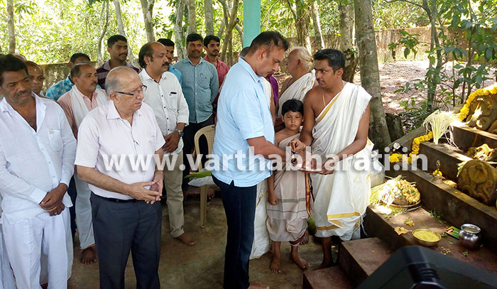 ಕರ್ವಾಲು ದೇವಳದಲ್ಲಿ ಭಾರತ ಕ್ರಿಕೆಟ್ ತಂಡದ ಕೋಚ್ ರವಿಶಾಸ್ತ್ರಿ ವಿಶೇಷ ಪೂಜೆ