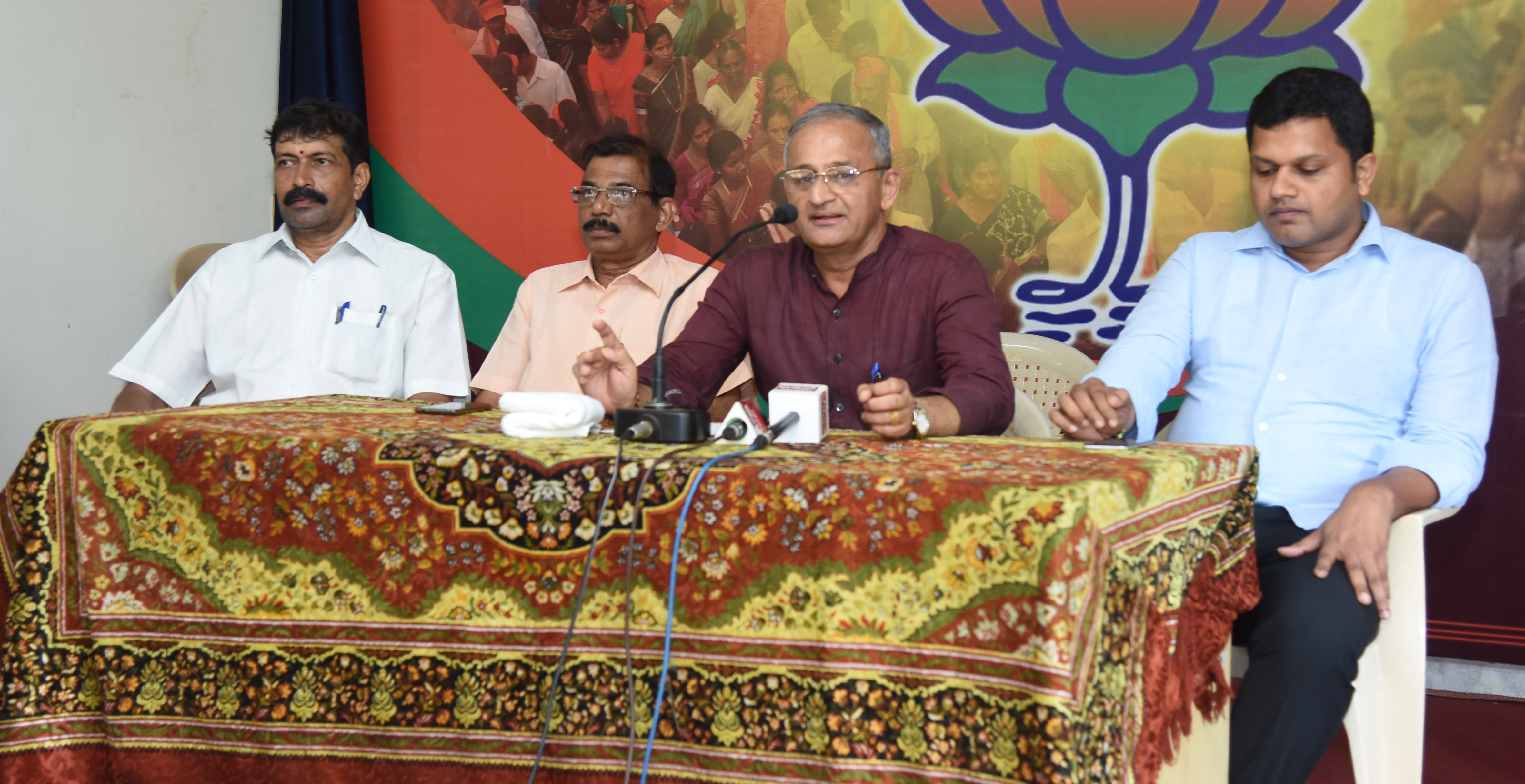 ನೈರುತ್ಯ ಶಿಕ್ಷಕರ ಕ್ಷೇತ್ರದಿಂದ ಗಣೇಶ್ ಕಾರ್ಣಿಕ್ ನಾಮಪತ್ರ ಸಲ್ಲಿಕೆ