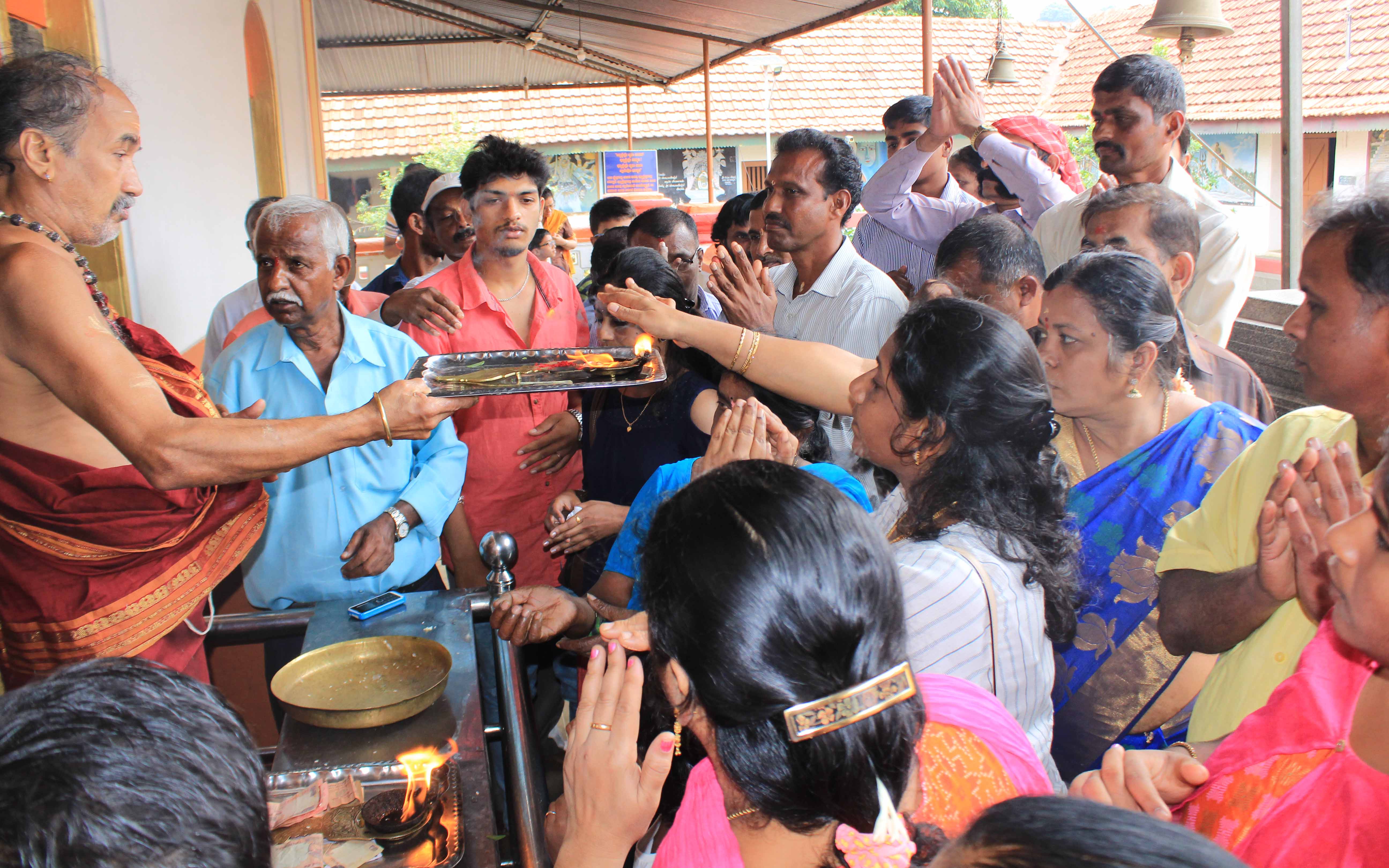ಮುಖ್ಯಮಂತ್ರಿಯಾಗಿ ಕುಮಾರಸ್ವಾಮಿ ಅಧಿಕಾರ ಸ್ವೀಕಾರ: ಜೆಡಿಎಸ್‍ನಿಂದ ಮಡಿಕೇರಿಯಲ್ಲಿ ಸಂಭ್ರಮಾಚರಣೆ