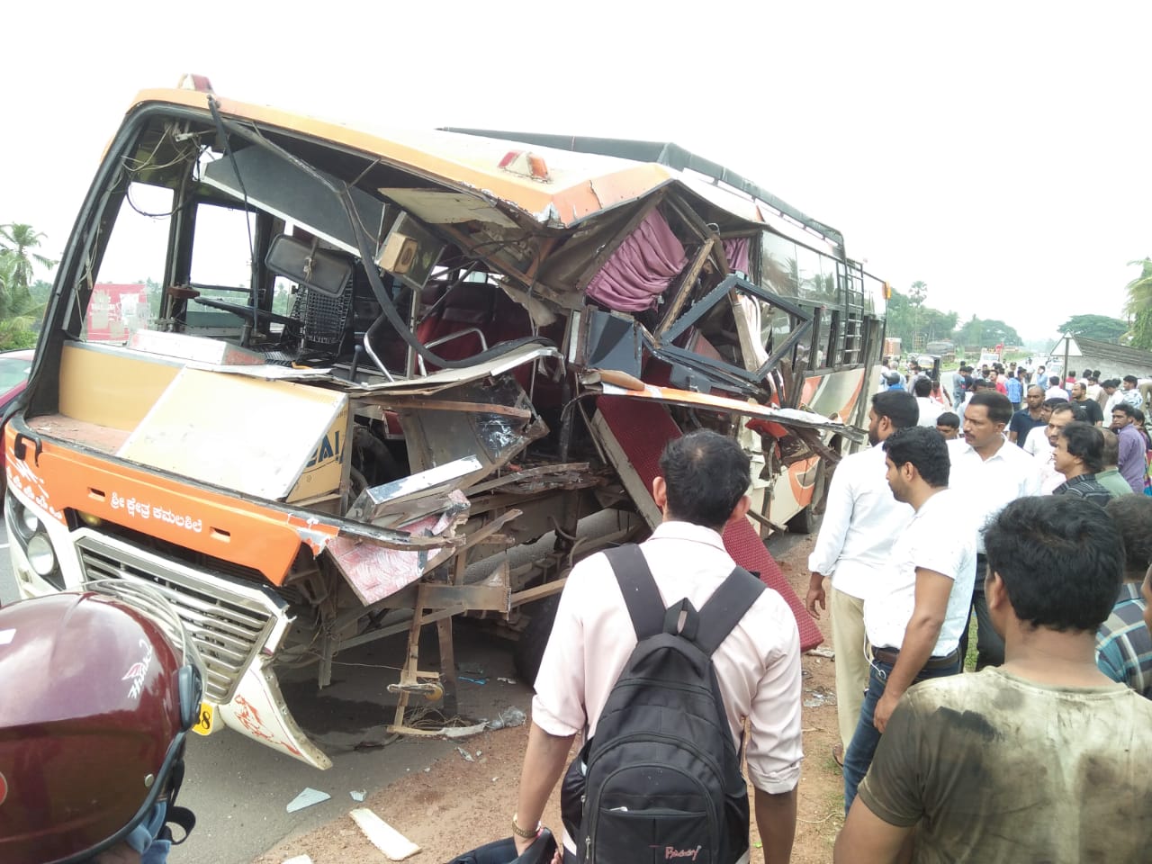 ಉದ್ಯಾವರ: ಟೆಂಪೊಗೆ ಬಸ್ಸು ಢಿಕ್ಕಿ; 15 ಮಂದಿಗೆ ಗಾಯ