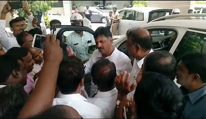 ಹನೂರು: ಶಾಸಕ ನರೇಂದ್ರರಿಗೆ ಸಚಿವ ಸ್ಥಾನ ನೀಡುವಂತೆ ಸಿದ್ದರಾಮಯ್ಯ, ಡಿ.ಕೆ.ಶಿ ಗೆ ಮನವಿ