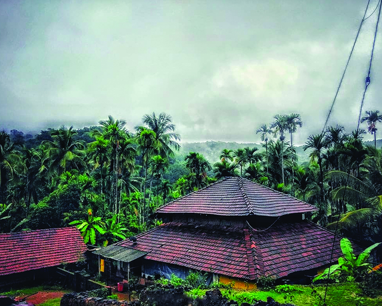 ಮಲೆನಾಡಲ್ಲಿ ಮಳೆಗಾಲದ ತಯಾರಿ ಮಲೆನಾಡಲ್ಲಿ ಮಳೆಗಾಲದ ತಯಾರಿ