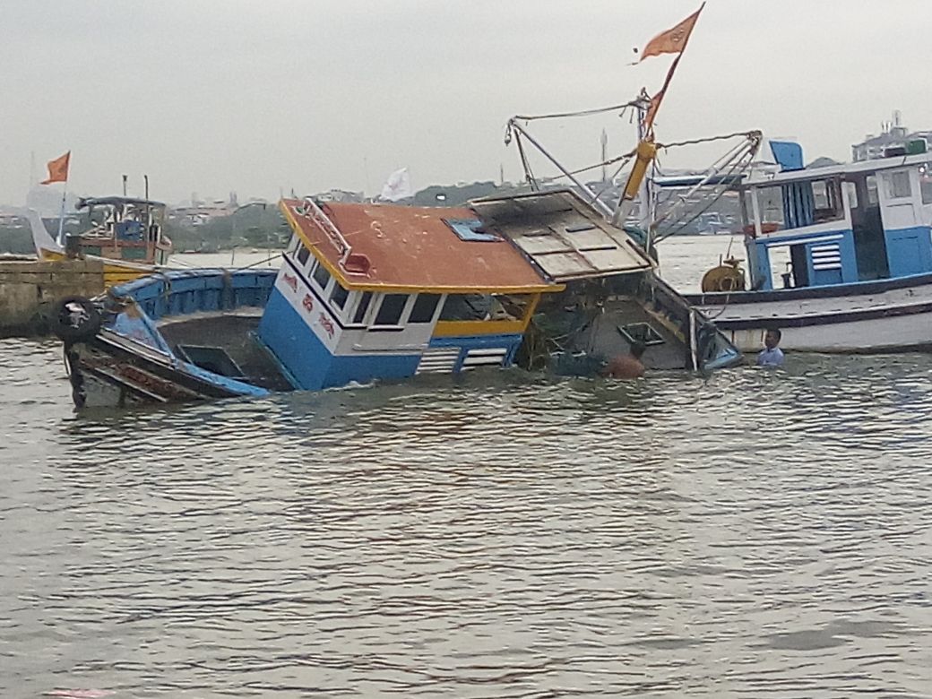 ಮಂಗಳೂರು: ಲಂಗರು ಹಾಕಿದ್ದ ಬೋಟಿಗೆ ಹಾನಿ