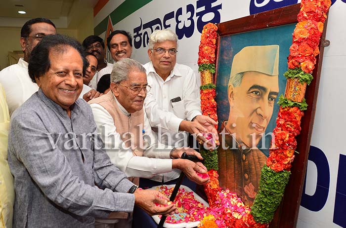 ದೇಶದ ಇತಿಹಾಸದಿಂದ ನೆಹರೂ ಹೆಸರು ಅಳಿಸಿ ಹಾಕುವ ಹುನ್ನಾರ: ಕೆಪಿಸಿಸಿ ಉಪಾಧ್ಯಕ್ಷ ಪ್ರೊ.ಬಿ.ಕೆ.ಚಂದ್ರಶೇಖರ್