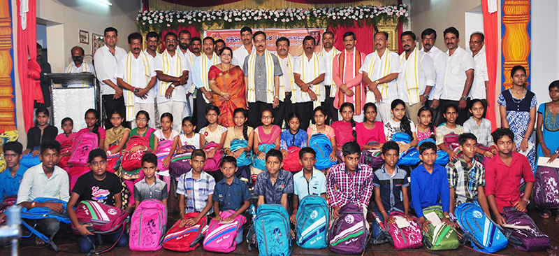 ಉಳ್ಳಾಲ ಬ್ರಹ್ಮಶ್ರೀ ಬಿಲ್ಲವ ವೇದಿಕೆ ವತಿಯಿಂದ ವಿದ್ಯಾರ್ಥಿಗಳ ದತ್ತು ಸ್ವೀಕಾರ ಸಮಾರಂಭ