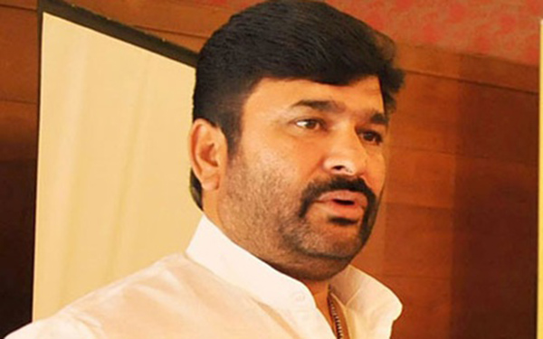 ಸಾಲಮನ್ನಾಕ್ಕೆ ಬಿಎಸ್‌ವೈ ಮೊದಲು ಕೇಂದ್ರ ಸರಕಾರವನ್ನು ಒತ್ತಾಯಿಸಲಿ: ಮಾಜಿ ಸಚಿವ ವಿನಯ್ ಕುಲಕರ್ಣಿ