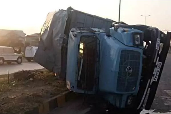 ಸೇನಾ ವಾಹನ ಮಗುಚಿ 19 ಯೋಧರಿಗೆ ಗಾಯ