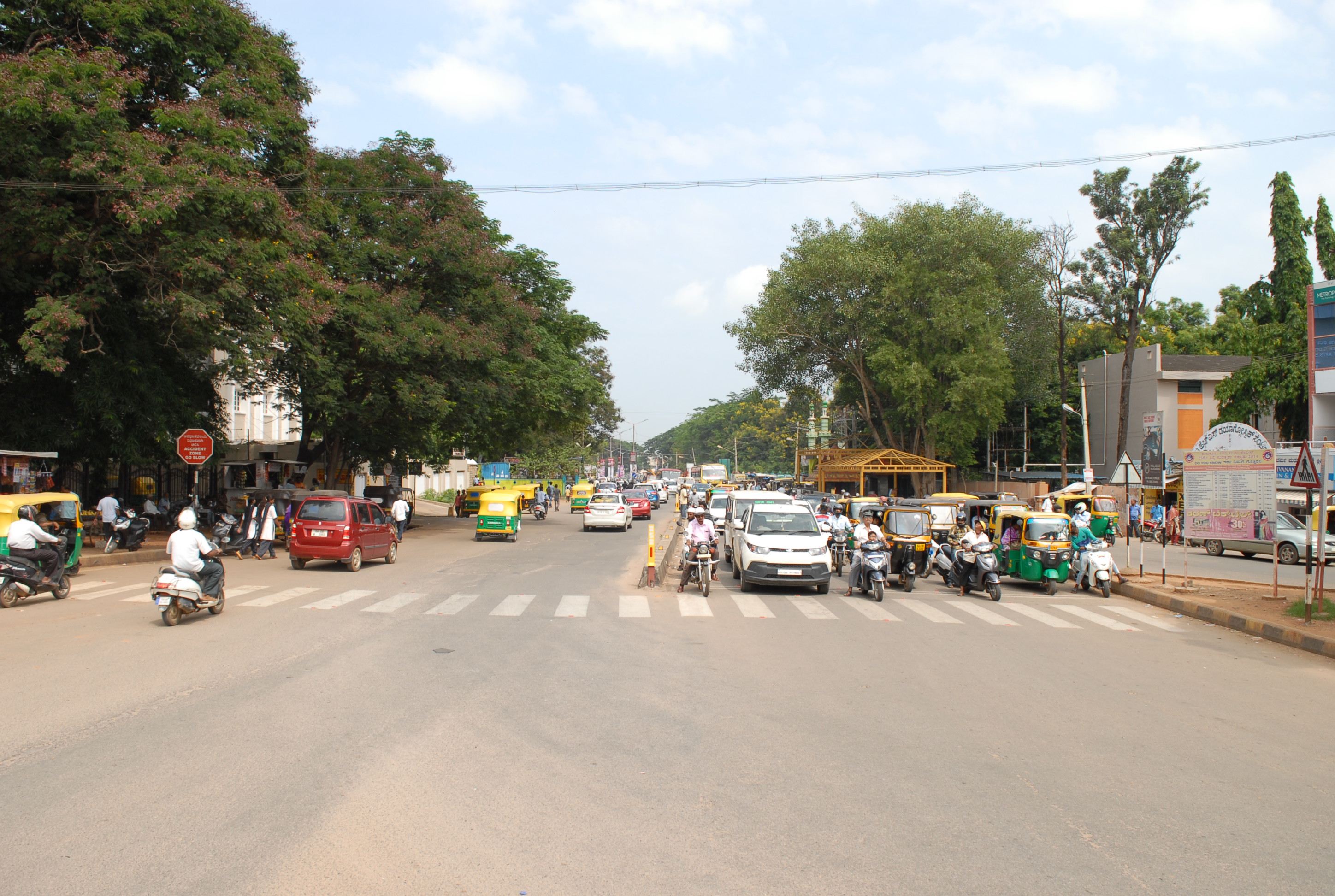 ತುಮಕೂರು: ಕರ್ನಾಟಕ ಬಂದ್‍ ಕರೆಗೆ ನೀರಸ ಪ್ರತಿಕ್ರಿಯೆ