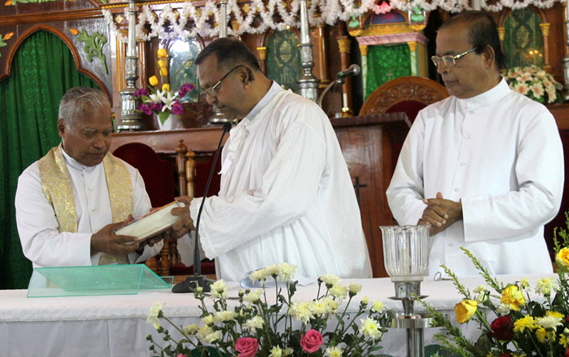 ಉಡುಪಿ; ಮಿಲಾಗ್ರಿಸ್ ಕ್ಯಾಥೆಡ್ರಲ್‌ನ ಧರ್ಮಗುರುಗಳಾಗಿ ವ.ಲೋರೆನ್ಸ್ ಡಿಸೋಜ ಅಧಿಕಾರ ಸ್ವೀಕಾರ