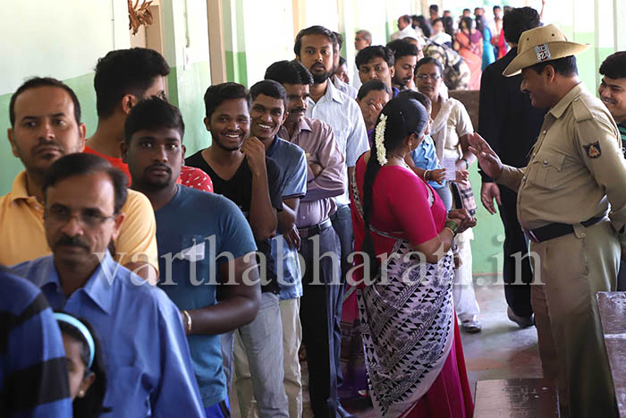 ಆರ್‌.ಆರ್ ನಗರ ಕ್ಷೇತ್ರ: ಶಾಂತಿಯುತ ಮತದಾನ