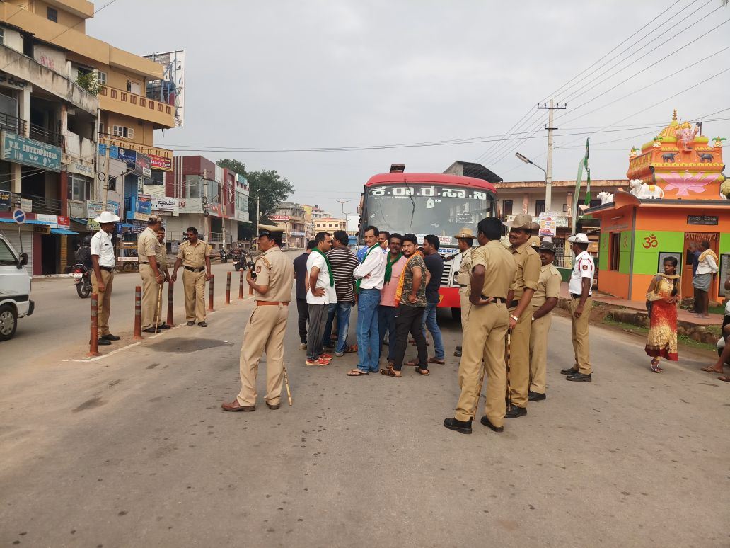 ಚಿಕ್ಕಮಗಳೂರು: ರಾಜ್ಯ ಬಂದ್ ಕರೆಗೆ ಮಿಶ್ರ ಪ್ರತಿಕ್ರಿಯೆ