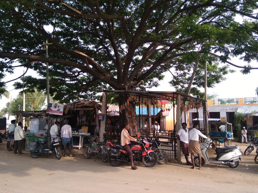 ಬಾಗೇಪಲ್ಲಿ: ಸೂಕ್ತ ಬಸ್ ನಿಲ್ದಾಣವಿಲ್ಲದೇ ಪರದಾಡುತ್ತಿರುವ ಪ್ರಯಾಣಿಕರು