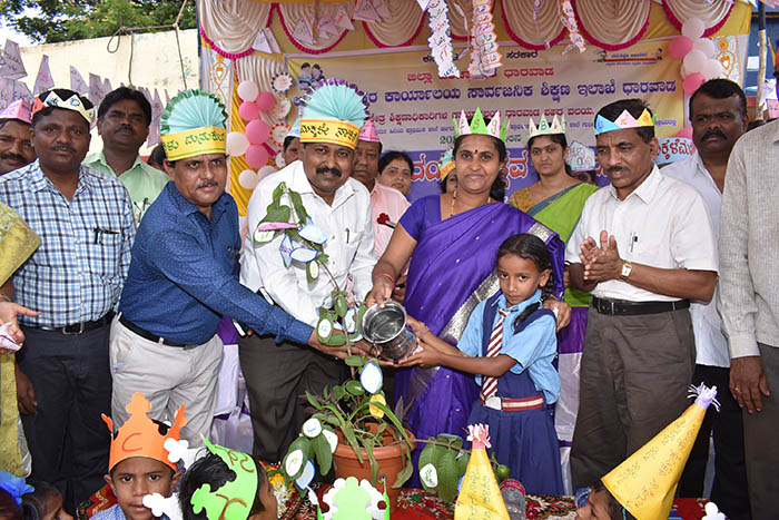 ಶಾಲೆ ಪ್ರಾರಂಭಗೊಂಡು ಇಂದಿಗೆ ಮೂರನೆ ದಿನ : ಮಕ್ಕಳ ಚಿತ್ತ ಶಾಲೆಯತ್ತ ಮೂಡಿಸಲು ವಿಶಿಷ್ಟ ಕಾರ್ಯಕ್ರಮ