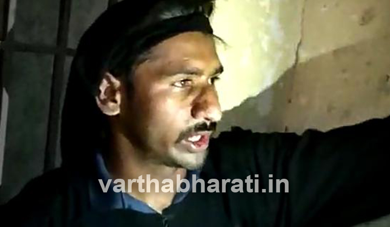 ಬೆಂಗಳೂರು: ಬುರ್ಖಾ ಧರಿಸಿ ಮಸೀದಿ ಬಳಿ ಮಚ್ಚು ಹಿಡಿದು ಓಡಾಡುತ್ತಿದ್ದವ ಪೊಲೀಸ್ ವಶಕ್ಕೆ