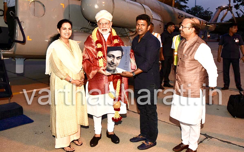 ವಿವಾದ ಸೃಷ್ಟಿಸಿದ  ಪುನೀತ್ ರಾಜ್ ಕುಮಾರ್-ಪ್ರಧಾನಿ ಮೋದಿ ಭೇಟಿ!